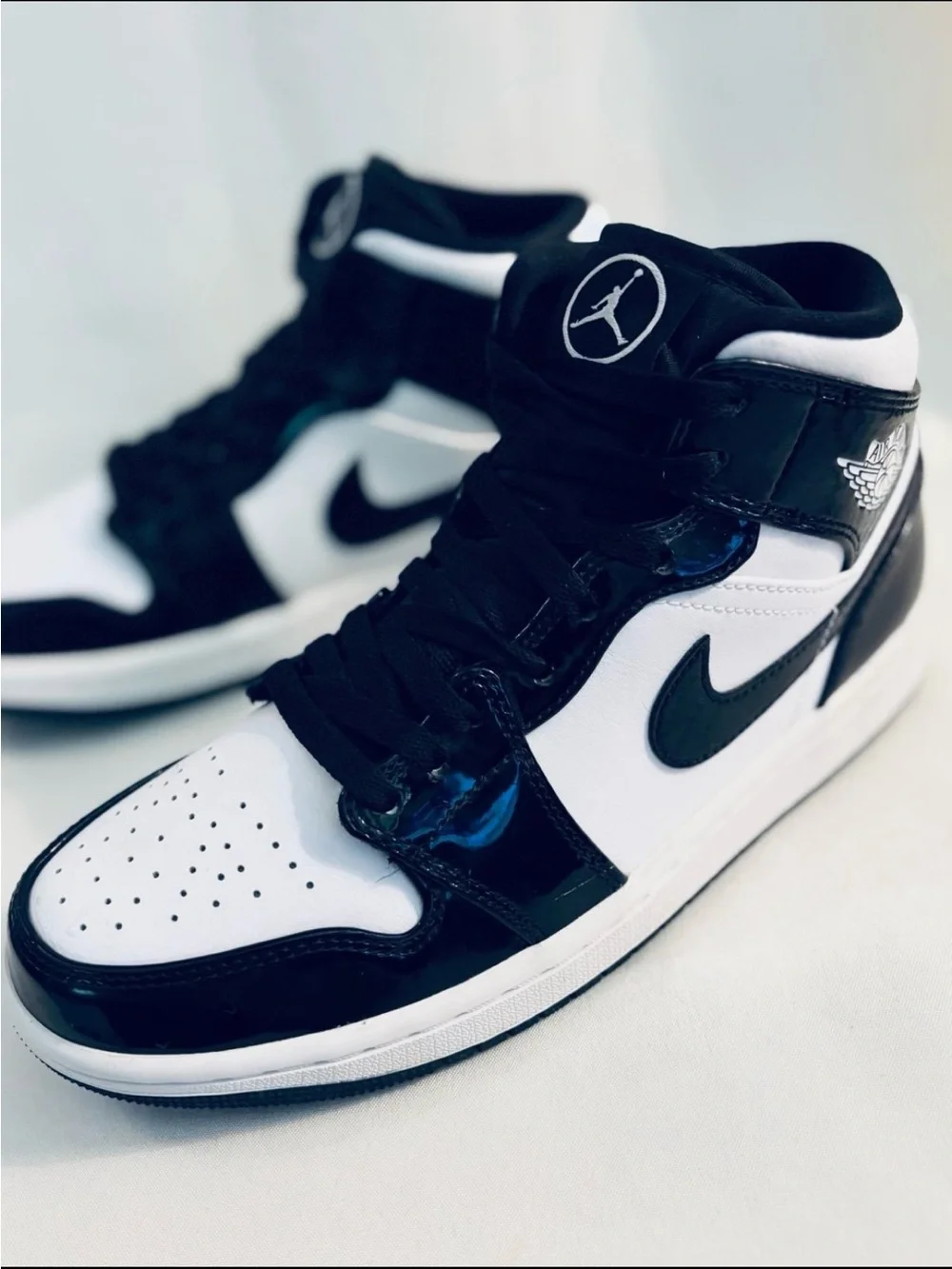 Jordan 1 Mid ‘Carbon Fiber Black/White Sneakers